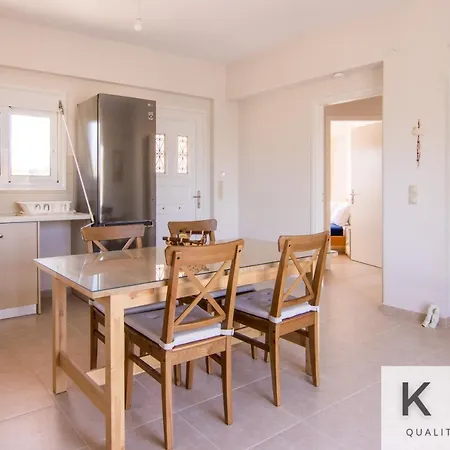 アパート Red #1 & #2, 1 Minute From Megas Lakos リクスリオン