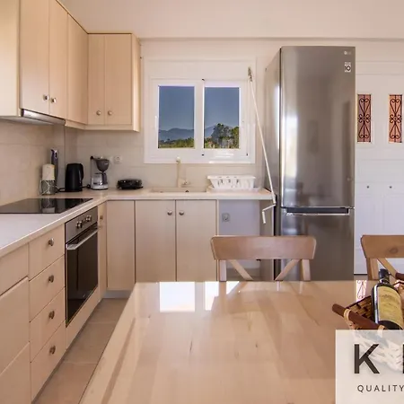 アパート Red #1 & #2, 1 Minute From Megas Lakos リクスリオン