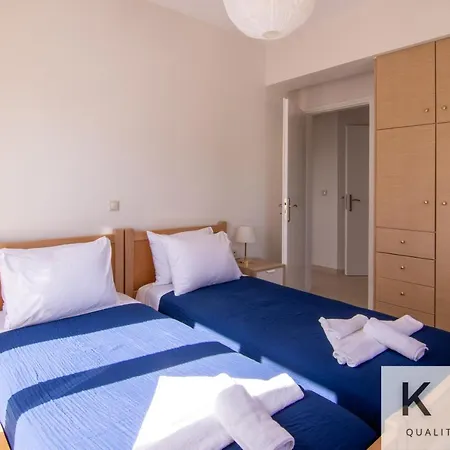 アパート Red #1 & #2, 1 Minute From Megas Lakos リクスリオン