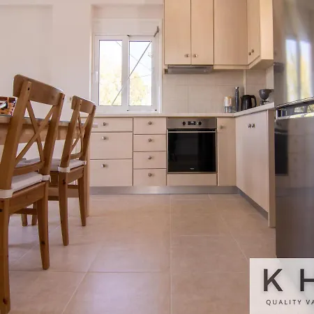 Red #1 & #2, 1 Minute From Megas Lakos アパート リクスリオン