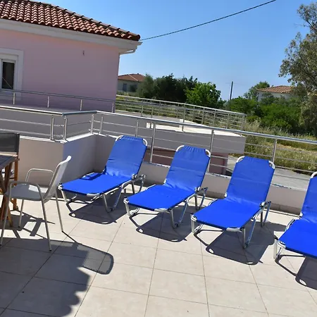 アパート Red #1 & #2, 1 Minute From Megas Lakos リクスリオン